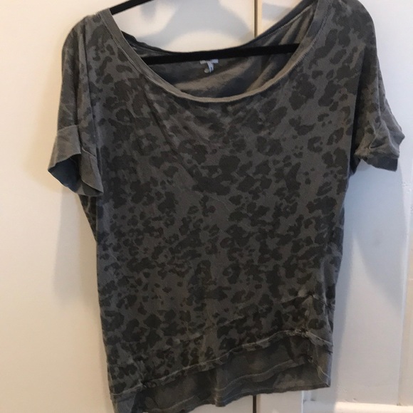 Wide neck, Asymmetrical Splendid short sleeve top - Picture 1 of 4